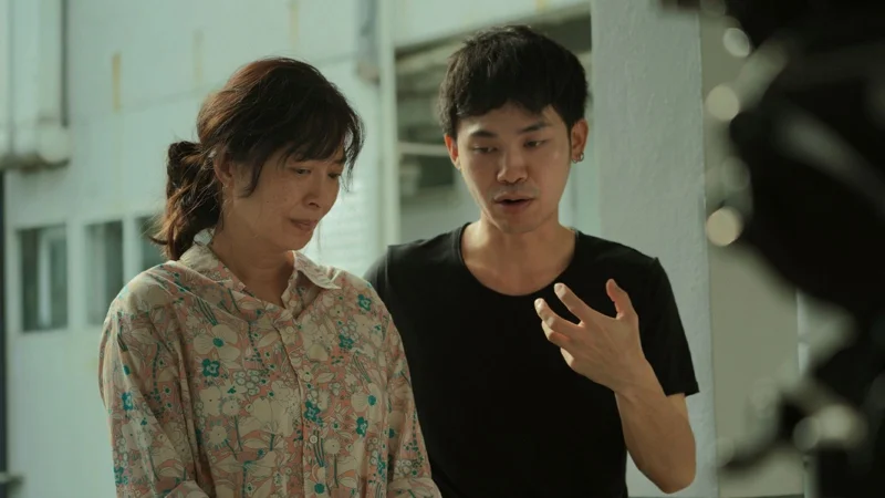 พัฒน์ บุญนิธิพัฒน์ (ขวา) ผู้กำกับ &lsquo;หลานม่า&rsquo; (ภาพ: GDH 559)