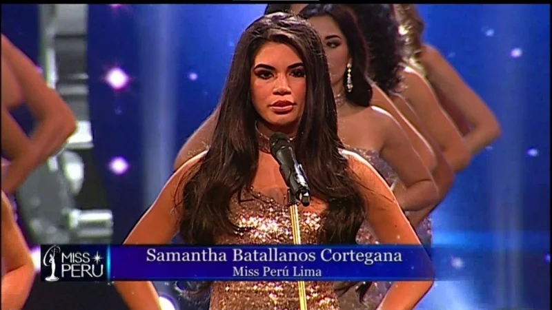 Samantha Batallanos บนเวที Miss Peru 2017 (ภาพจาก: AFP)