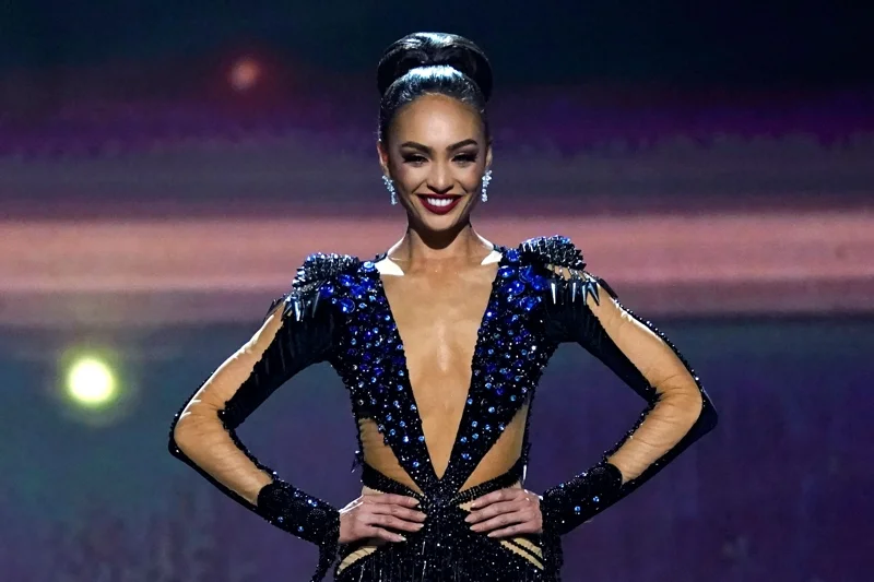 R'Bonney Gabriel ผู้ดำรงตำแหน่ง Miss Universe 2022 (ภาพจาก: Timothy A. Clary/AFP)